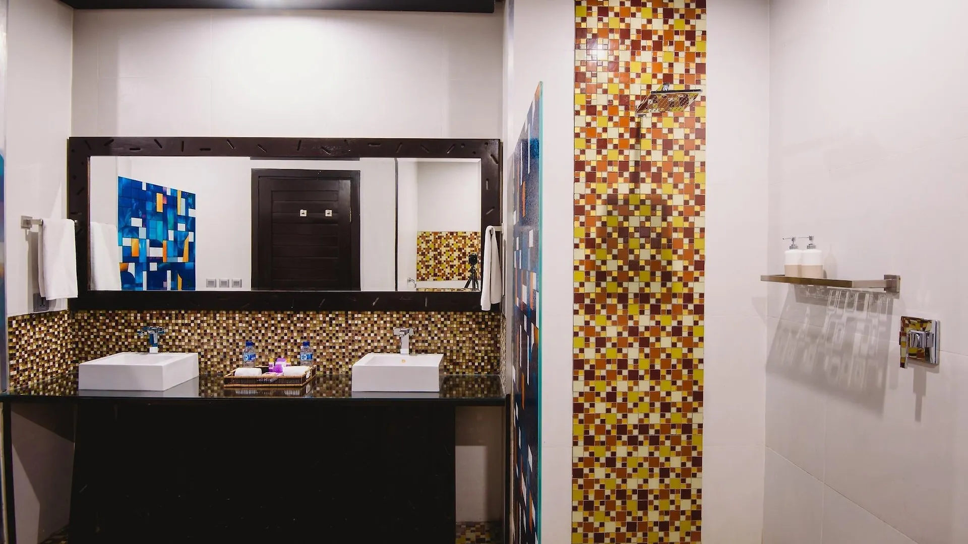 Hotel L'Amore Bali 塞米亚克 3*,